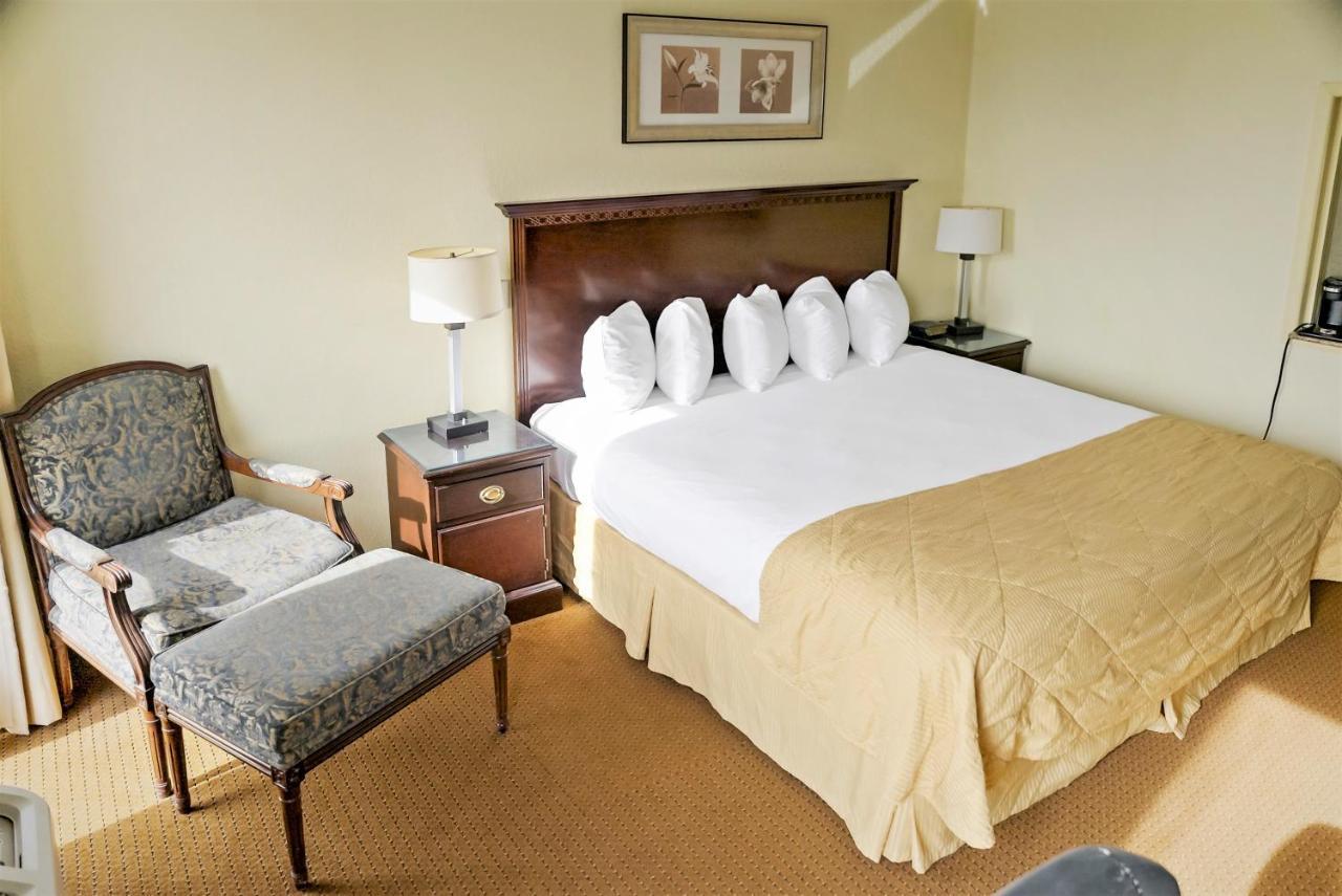 Economy Hotel Plus Уичита Екстериор снимка